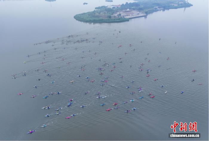 2025年中国桨板精英赛石嘴山站揭幕，近三百名选
